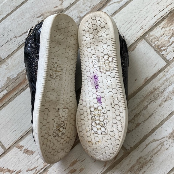 Dolce Vita Sneakers - Picture 5 of 5